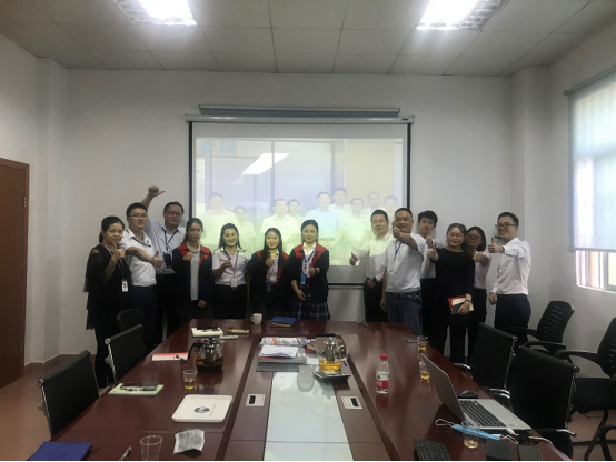 爱游戏（AYX）中国官方网站-AYX SPORTS软件与炎墨合影